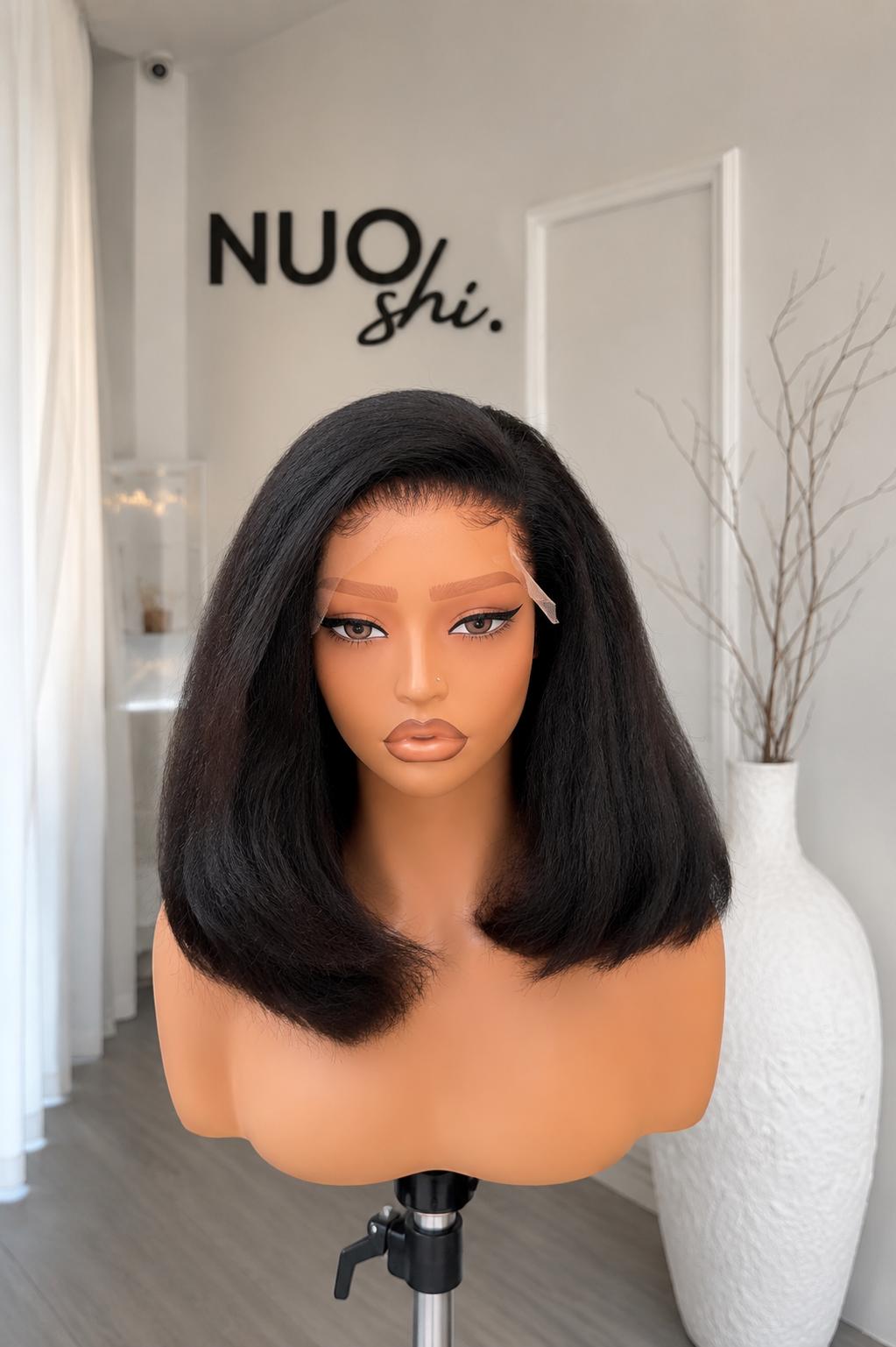 Voluminous kinky bob wig